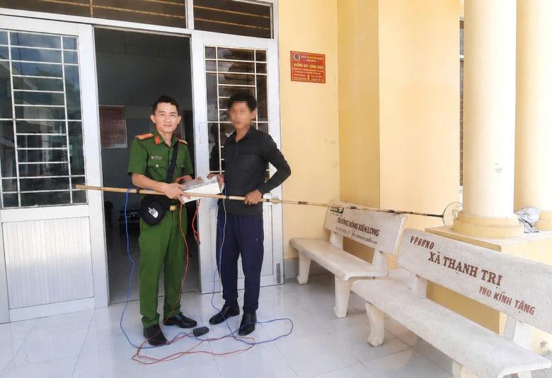Công an xã Thạnh Đông đẩy mạnh tuyên truyền, vận động Nhân dân  giao nộp xung điện đánh bắt thủy sản