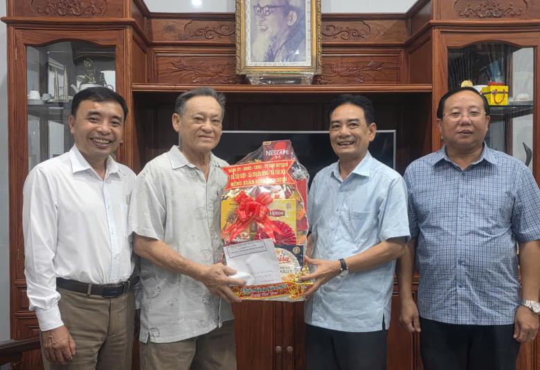 Đảng ủy - HĐND -UBMTTQVN 03 xã Tân Hiệp, Thạnh Đông, Tân Hội phối hợp tổ chức các đoàn đến thăm, chúc Tết các đồng chí nguyên lãnh đạo Huyện ủy Tân Hiệp qua các thời kỳ