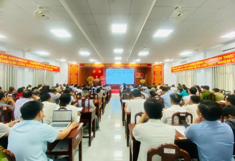 Cán bộ đảng viên xã Thạnh Đông nghiên cứu, học tập, quán triệt, tuyên truyền và triển khai thực hiện Nghị quyết đại hội Trung ương Đảng và Nghị quyết Đại hội đảng bộ các cấp, nhiệm kỳ 2025 - 2030 