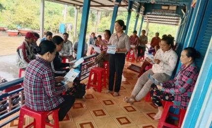 Trạm Y tế xã Thạnh Đông tuyên truyền Nghị quyết 12/2024 của HĐND sinh đủ 2 con trước 35 tuổi được khen thưởng, góp phần ổn định dân số